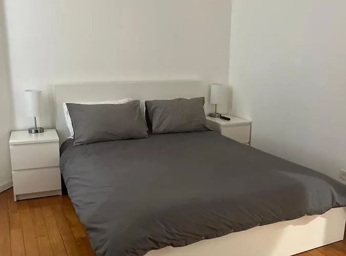 Adorable 2 Bedroom With Free Street Parking