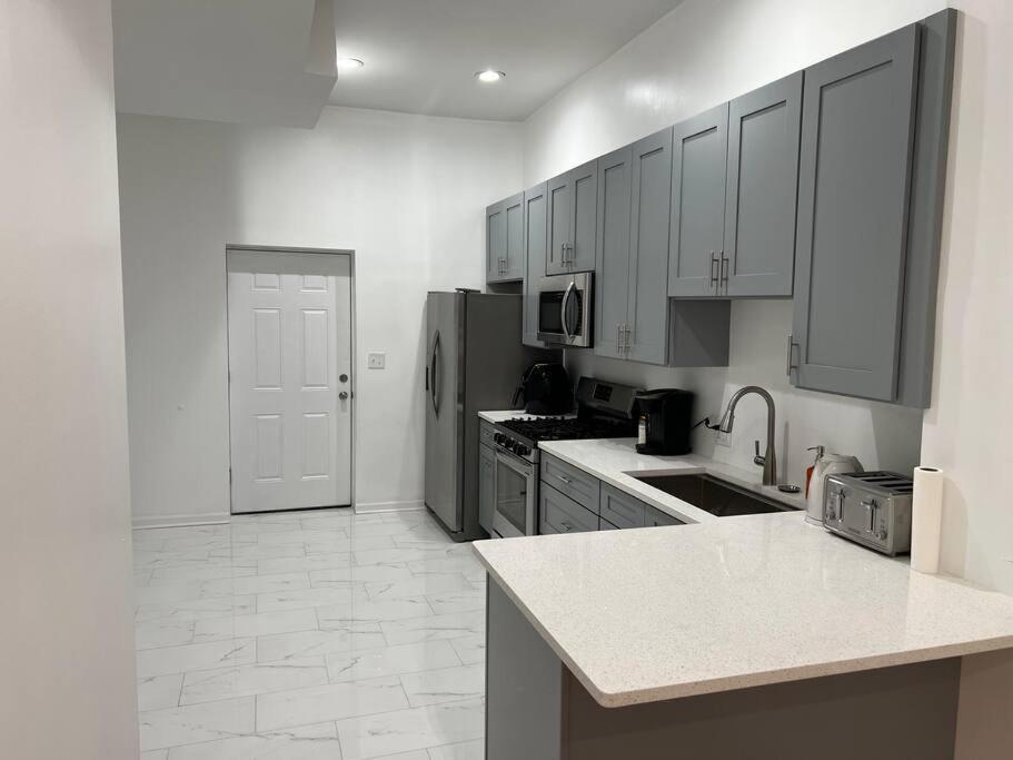 Appartement Adorable 2 Bedroom With Free Street Parking *