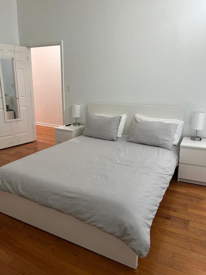Adorable 2 Bedroom With Free Street Parking Appartement *