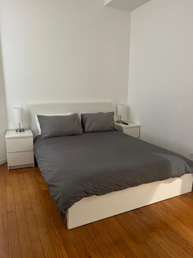 Adorable 2 Bedroom With Free Street Parking * Chicago